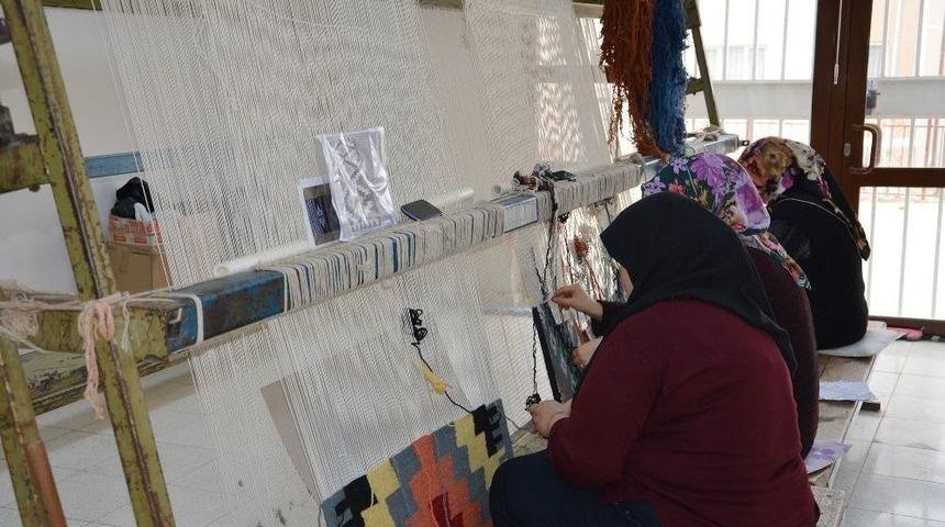 B&uuml;y&uuml;kşehir&rsquo;den Halı Dokuma Kursu