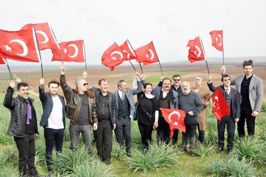 Sanat&ccedil;ılar Sınırın Sıfır Noktasında