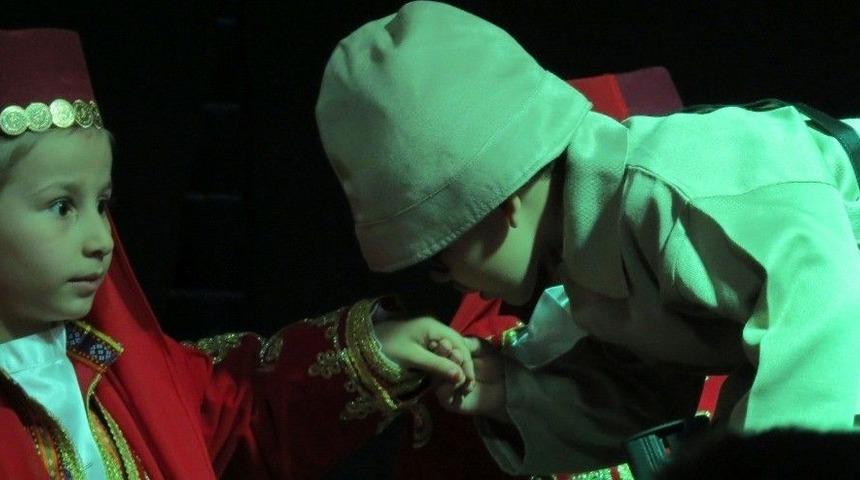 Altıntaş&rsquo;ta 4-6 Yaş Grubu &Ouml;ğrencilerinden Sergi Ve Tiyatro G&ouml;sterisi