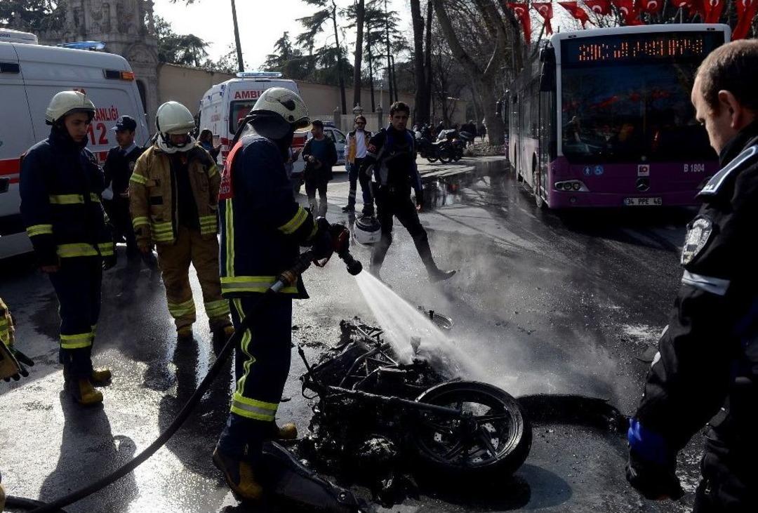Beşiktaş&rsquo;ta Kaza Yapan Motosiklet Alev Alev Yandı