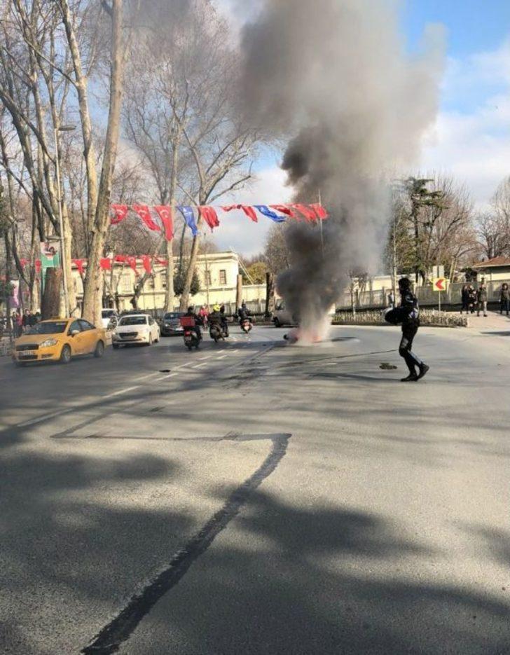 Beşiktaş’ta Kaza Yapan Motosiklet Alev Alev Yandı G4