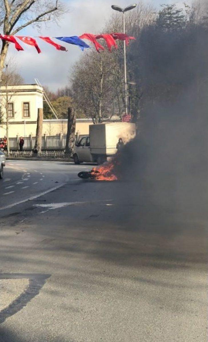Beşiktaş’ta Kaza Yapan Motosiklet Alev Alev Yandı G5