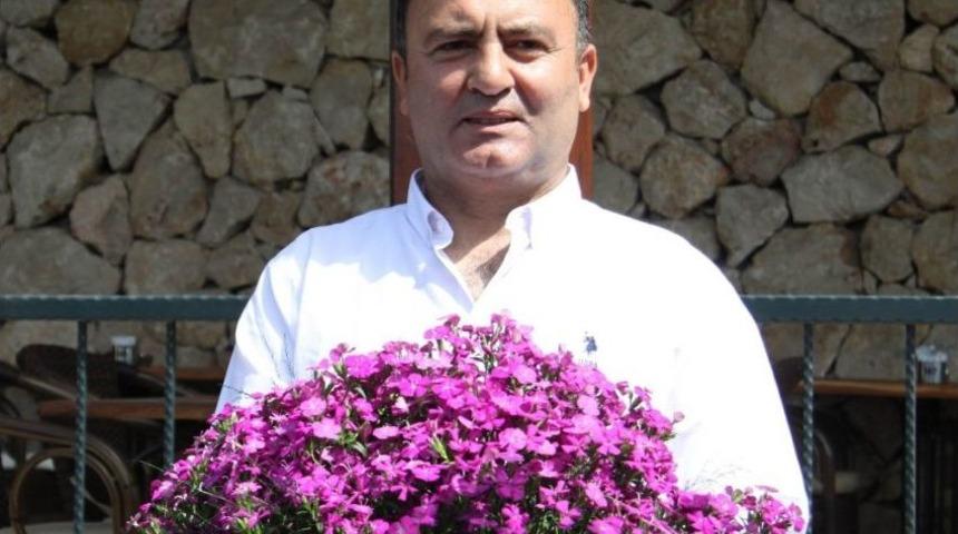 D&uuml;nyanın Annelerine Antalya&rsquo;dan 42 Milyon Dal &Ccedil;i&ccedil;ek