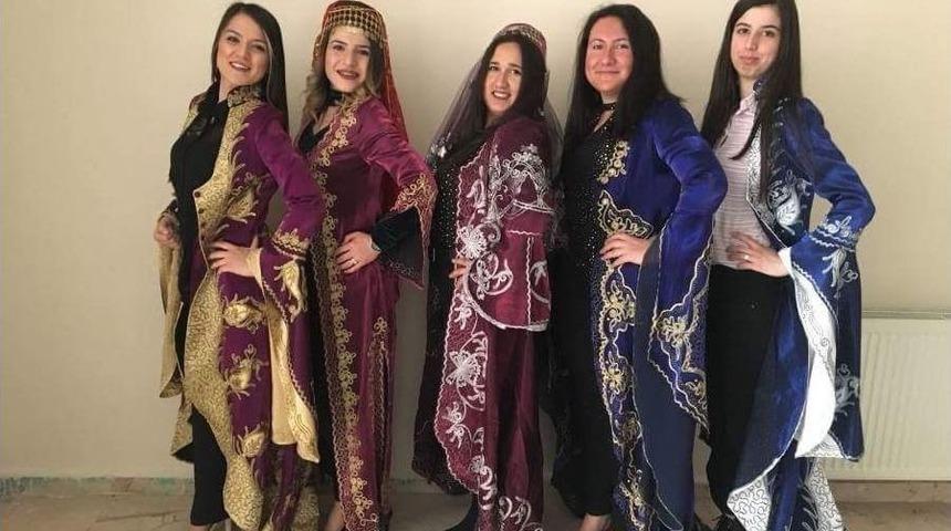 Ders Sunumu İ&ccedil;in &rsquo;mesir Macunu&rsquo; Yaptılar