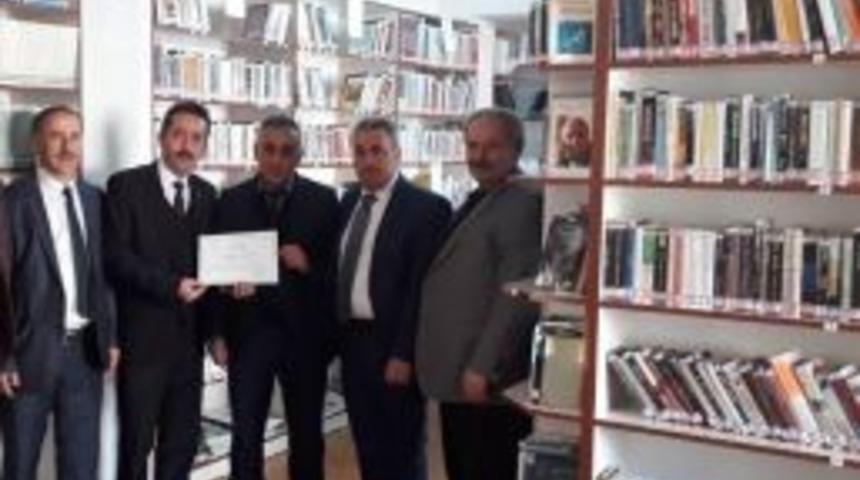 Başarılı K&uuml;t&uuml;phane Y&ouml;neticilere &Ouml;d&uuml;l Verilecek