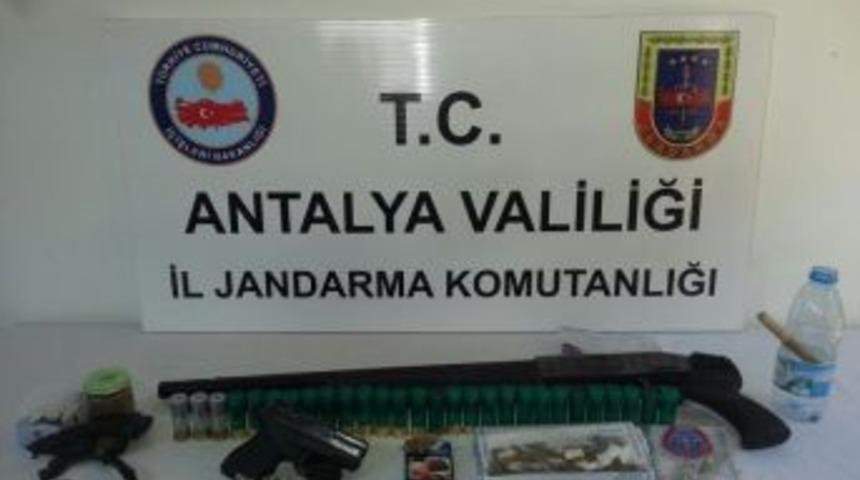 Alanya’da Uyuşturucu Operasyonu: 4 Gözaltı