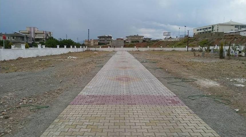 Kahta Belediyesi Mezarlıklarda Parke &Ccedil;alışması Başlattı