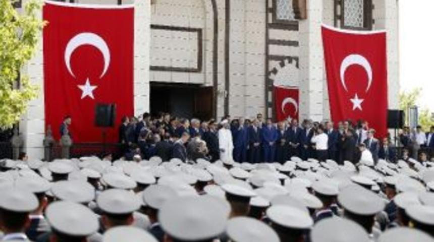 Cumhurbaşkanı Erdoğan: "bizim &Ouml;n&uuml;m&uuml;zdeki D&ouml;nemde De En B&uuml;y&uuml;k M&uuml;cadelemiz &Uuml;lkemizde Ter&ouml;r Olacak&rdquo;