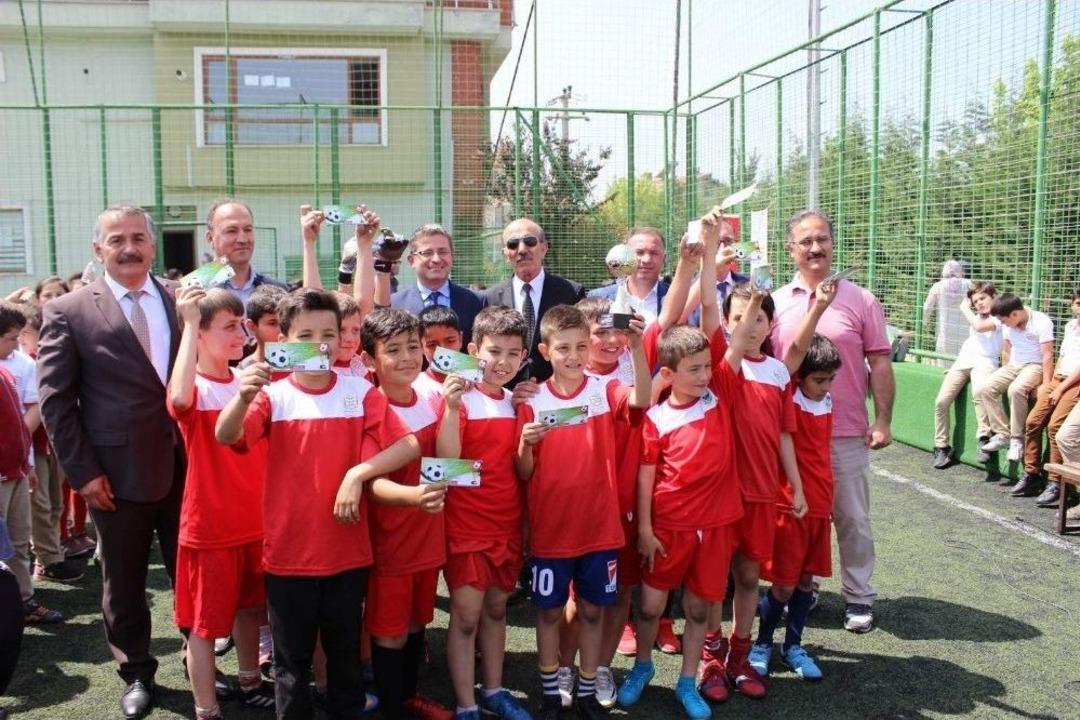 Arifiye&rsquo;de İlkokulların Şampiyonu Bekir Sıtkı Durgun İlkokulu Oldu