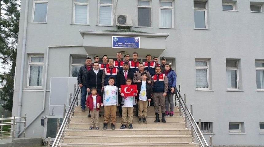 Öğretmen Ve Öğrencilerden Askere Moral Ziyareti