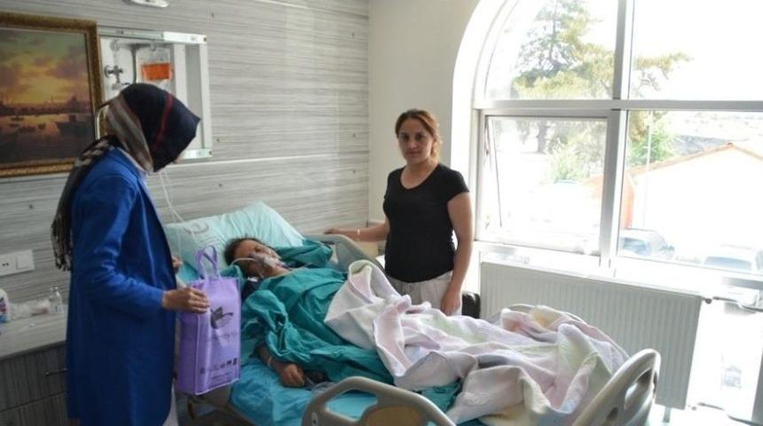 Tedavi G&ouml;ren Hastalara Ziyaretler S&uuml;r&uuml;yor