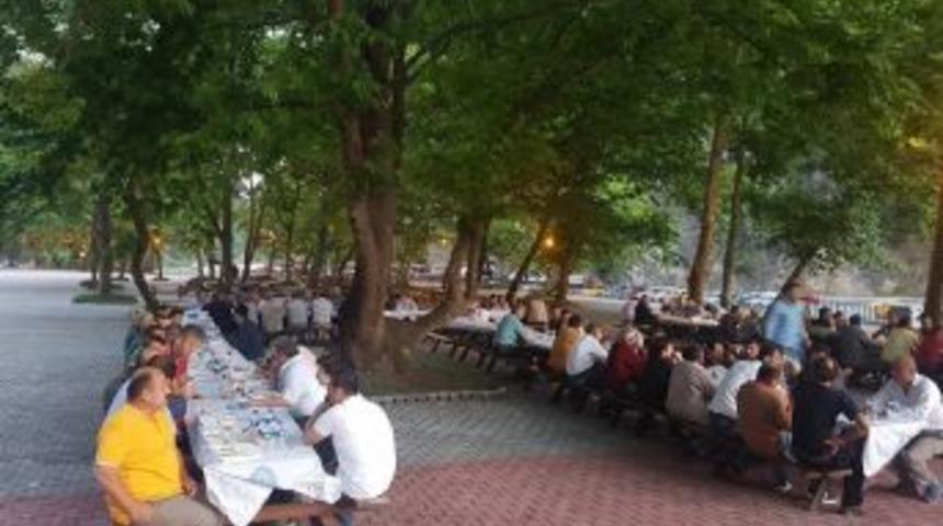 Vatandaşlar &Ccedil;ıra Pazarı&rsquo;na Akın Ediyor