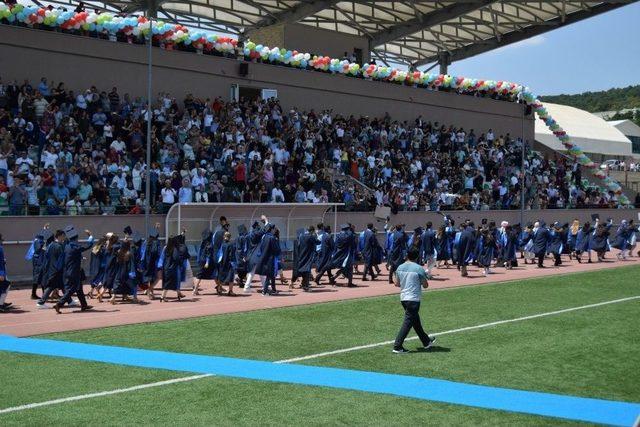 Düzce Üniversitesi’nden Mezuniyet Gururu