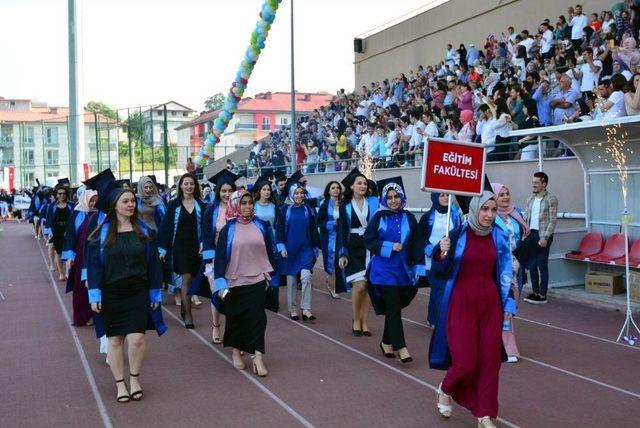 Düzce Üniversitesi’nden Mezuniyet Gururu