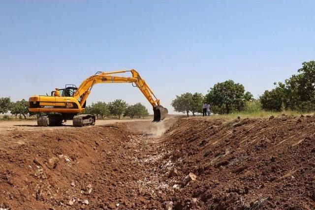 Mardin’de Drenaj Kanallarını Temizliyor