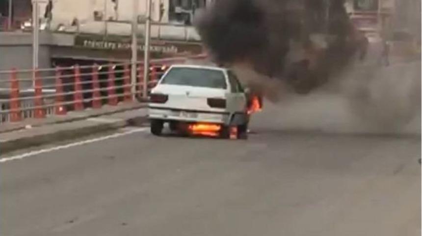 Batman&rsquo;da Seyir Halindeki Otomobil Alev Aldı