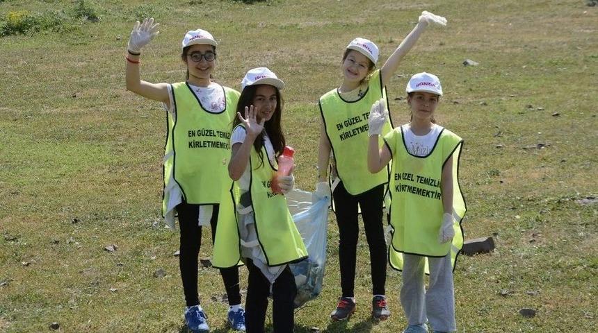 K&ouml;rfezli Minik &Ouml;ğrenciler, Farkındalık İ&ccedil;in &Ccedil;&ouml;p Topladı