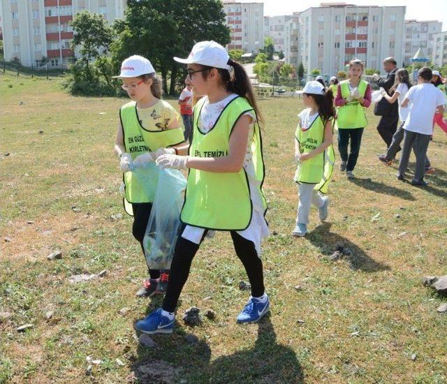 Körfezli Minik Öğrenciler, Farkındalık İçin Çöp Topladı