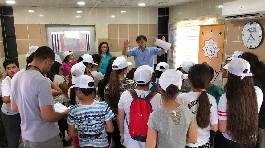 Niğdeli &Ouml;ğrenciler, Barınaktaki Hayvanlarla İlgilendi