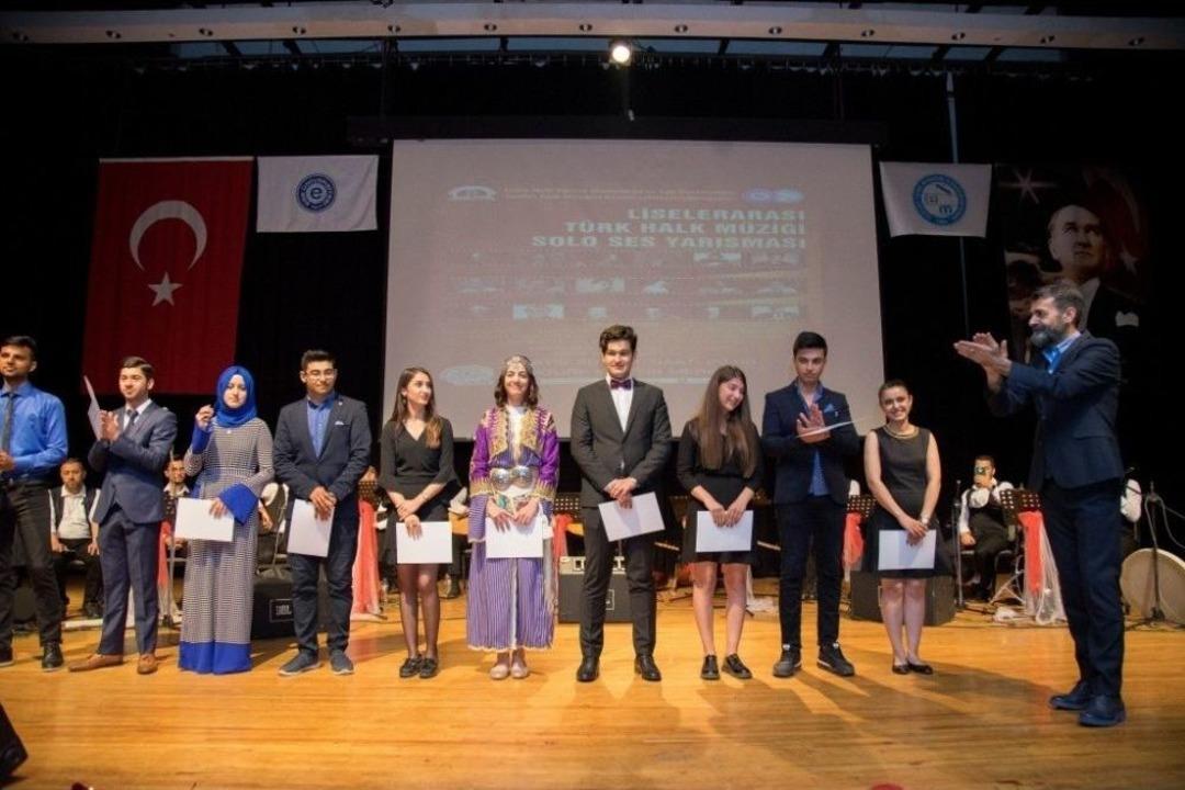 Lise &Ouml;ğrencilerinden Halk M&uuml;ziği Ziyafeti