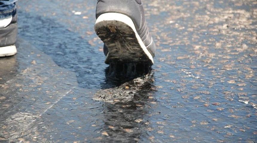 Tokat&rsquo;ta Sıcak Hava Asfaltı Eritti