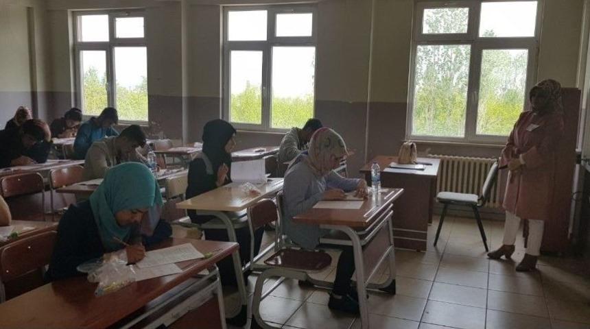 Kağızman&rsquo;da Ger&ccedil;eği Aratmayan &Uuml;niversite Sınavı