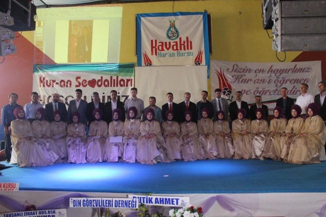 Tavşanlı&rsquo;da 17 Hafize Ta&ccedil; Giydi