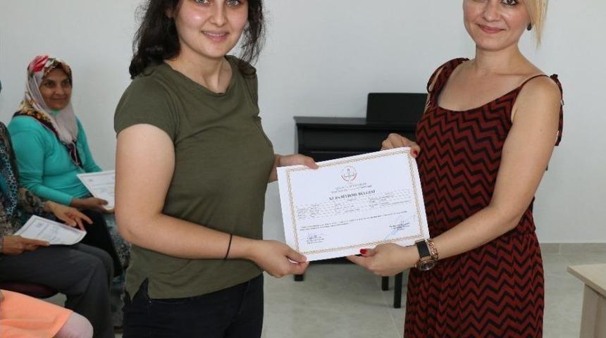 Ünsal Aile Eğitim Merkezi’nde Sertifika Sevinci