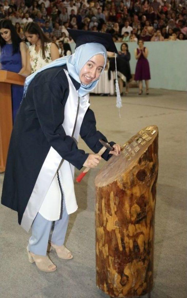 Erü Sağlık Bilimleri Fakültesi Yeni Mezunlarını Verdi G3