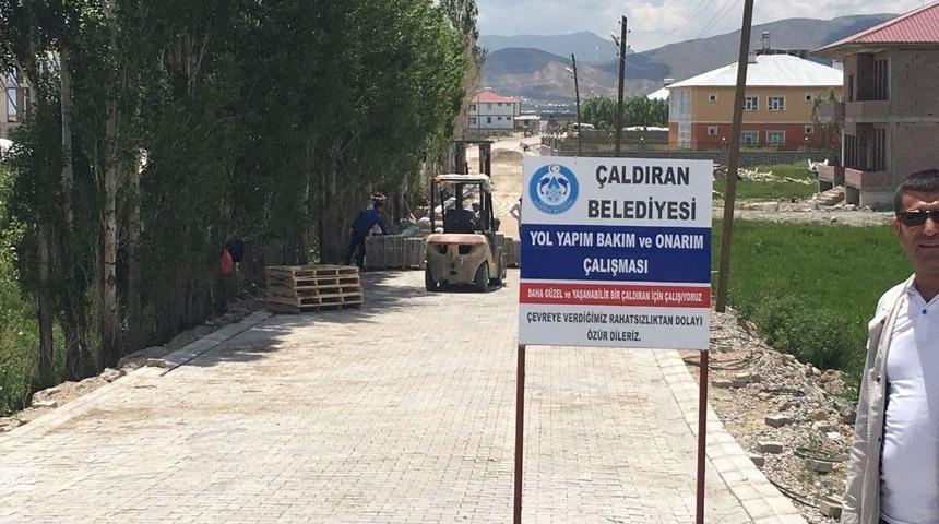 Çaldıran’daki Mahallelere Parke Taşı
