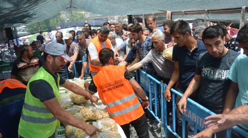 Ereğli Belediyesi Vatandaşlara Beyaz Kiraz Dağıttı