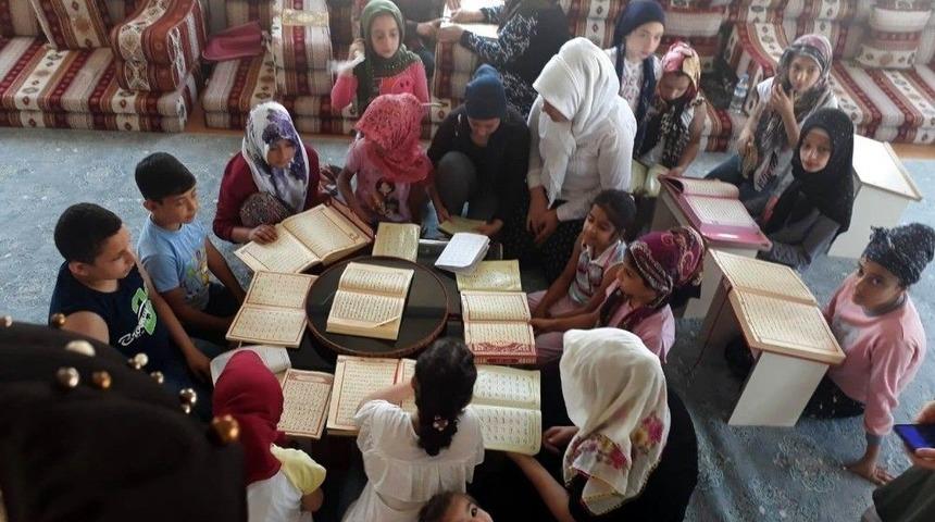 &Ccedil;ocuklar Kuran-ı Kerim &Ouml;ğreniyor