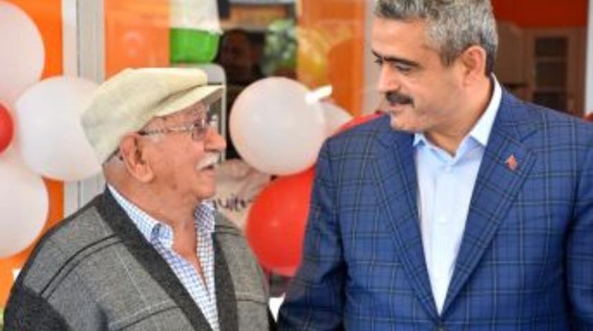 Başkan Alıcık Emekliler G&uuml;n&uuml;n&uuml; Kutladı