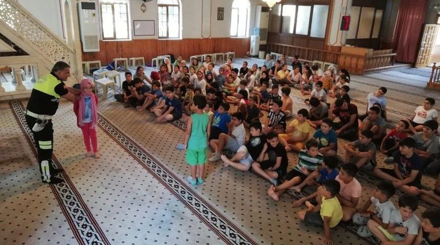 Kur&rsquo;an Kursunda Trafik Kuralları Anlatıldı