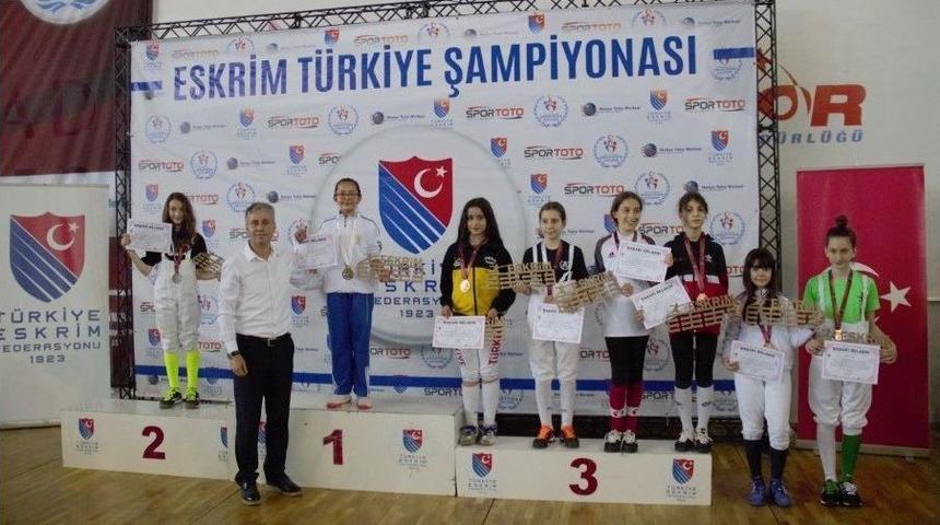 Eskrim Minikler T&uuml;rkiye Şampiyonası İ&ccedil;in Trabzon&rsquo;a Akın Ettiler