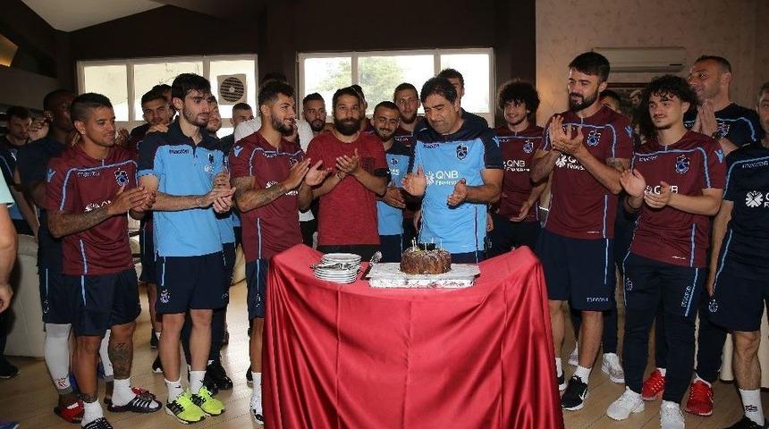 Trabzonspor&rsquo;da &Uuml;nal Karaman&rsquo;a Doğum G&uuml;n&uuml; Kutlaması