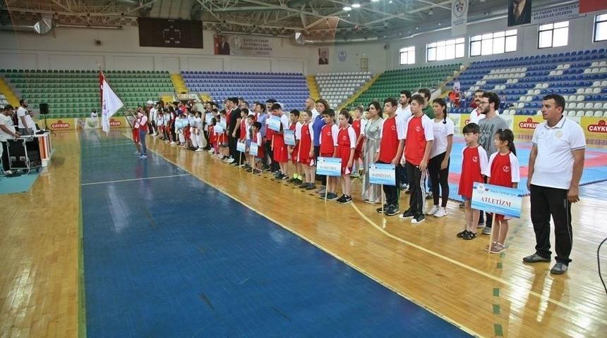 Rize&rsquo;de Yaz Spor Okulları A&ccedil;ılışı Yapıldı