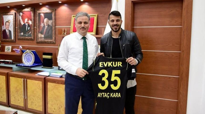 Ayta&ccedil; Kara&rsquo;dan Başkan &Ccedil;akır&rsquo;a Gol S&ouml;z&uuml;