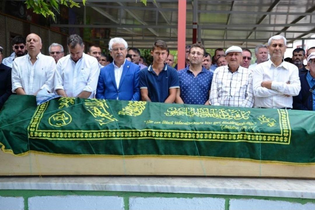 Cem Yılmaz&rsquo;ın Cenazesi Y&uuml;zlerce İnsanı Buluşturdu