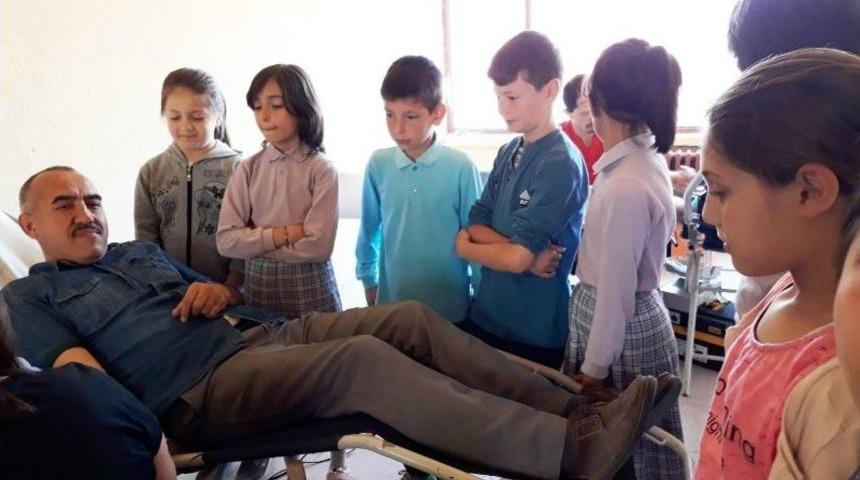 &Ouml;ğrenciler, Kızılay Kan Bağışı İstasyonu&rsquo;nu Gezdi