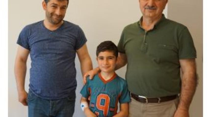 Minik Zafer Skolyozdan Ameliyatsız Kurtuldu