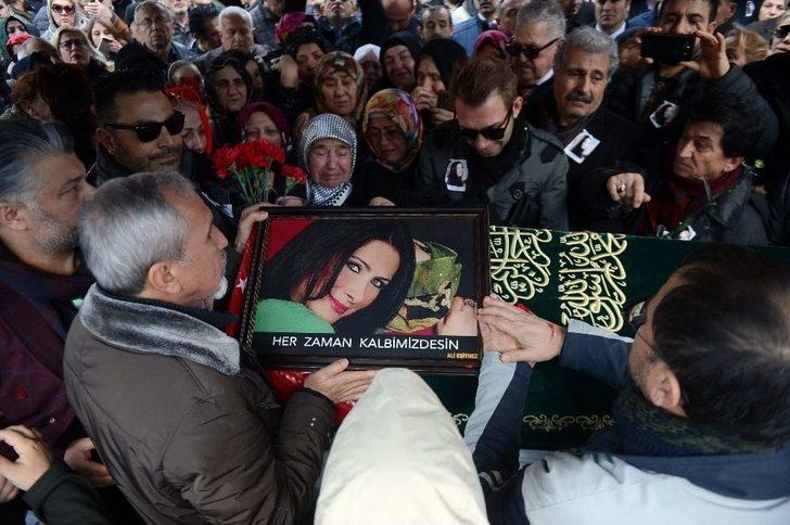 Türk Halk Müziği Sanatçısı Nuray Hafiftaş Son Yolculuğuna Uğurlandı G1