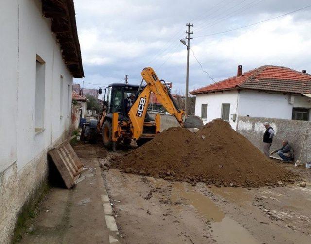 Maski Bir Yandan Dere Temizliyor Bir Yandan Altyapıları Yeniliyor