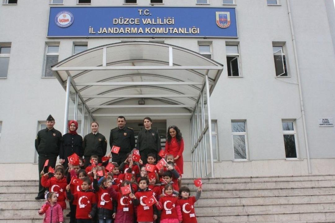 Kreş &Ouml;ğrencilerinden Askere Resimli Destek