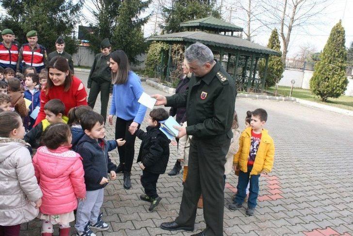 Kreş Öğrencilerinden Askere Resimli Destek G1