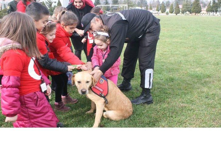 Kreş Öğrencilerinden Askere Resimli Destek G2
