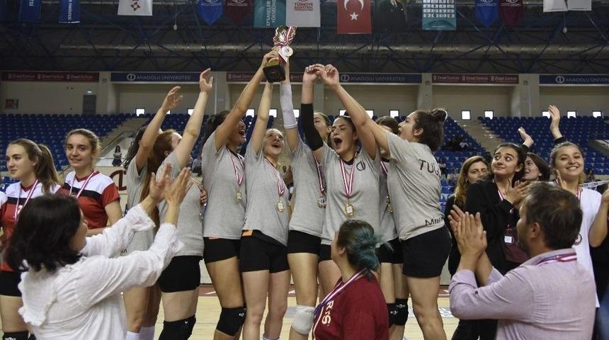 35. Bahar Şenlikleri Voleybol Turnuvası&rsquo;nda Kupalar Sahiplerini Buldu