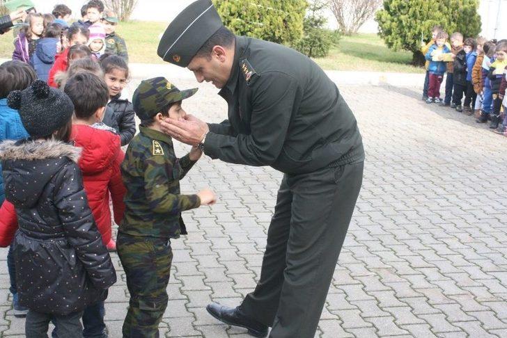 Kreş Öğrencilerinden Askere Resimli Destek G5