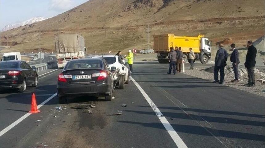 Elazığ’da Zincirleme Trafik Kazası: 4 Yaralı