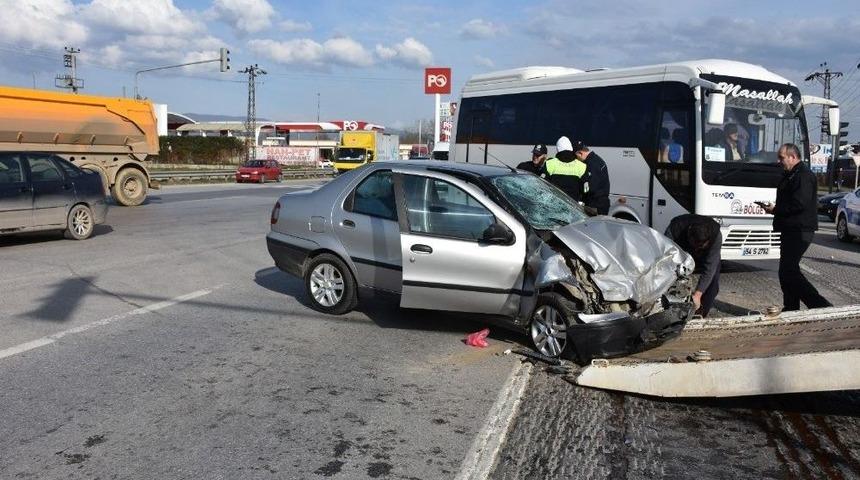 Tır İle Otomobil &Ccedil;arpıştı: 3 Yaralı